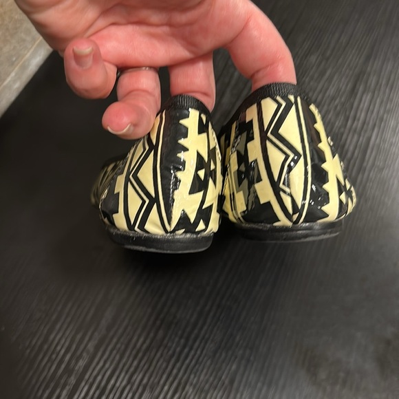 ISOLA cream and black flats size 7.5 - Picture 3 of 6